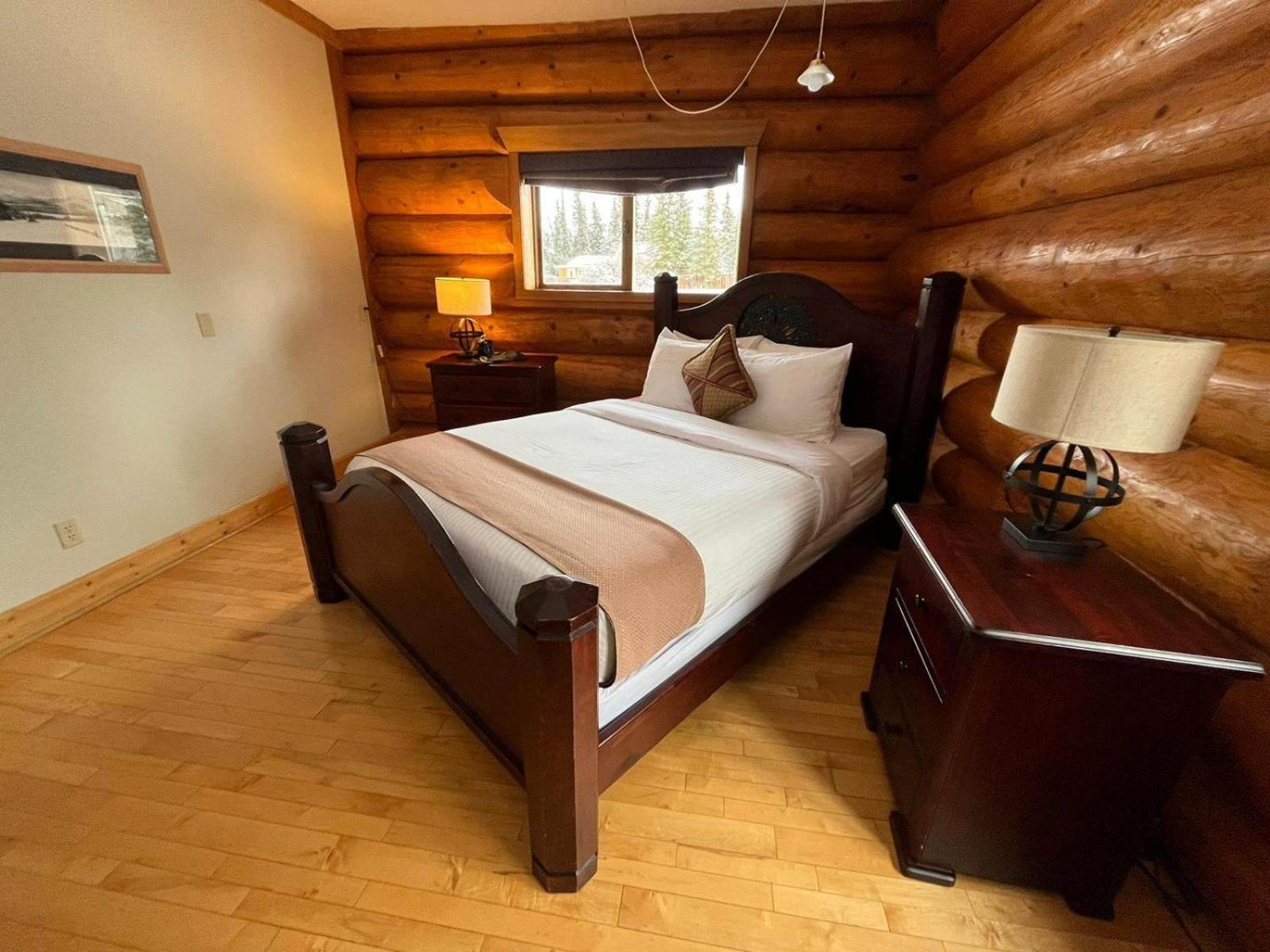Inn On The Lake - Whitehorse Marsh Lake Room photo