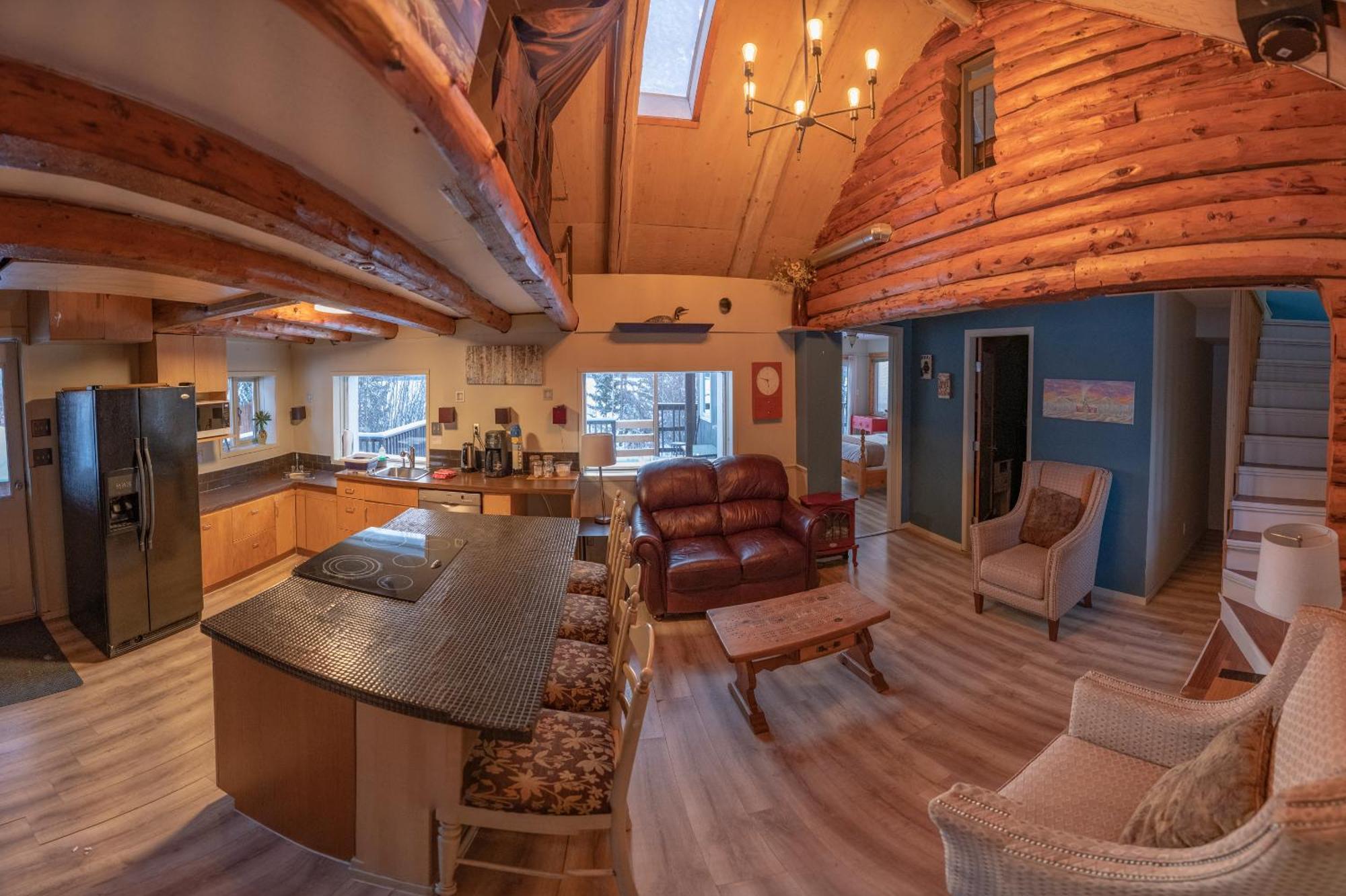Inn On The Lake - Whitehorse Marsh Lake Room photo